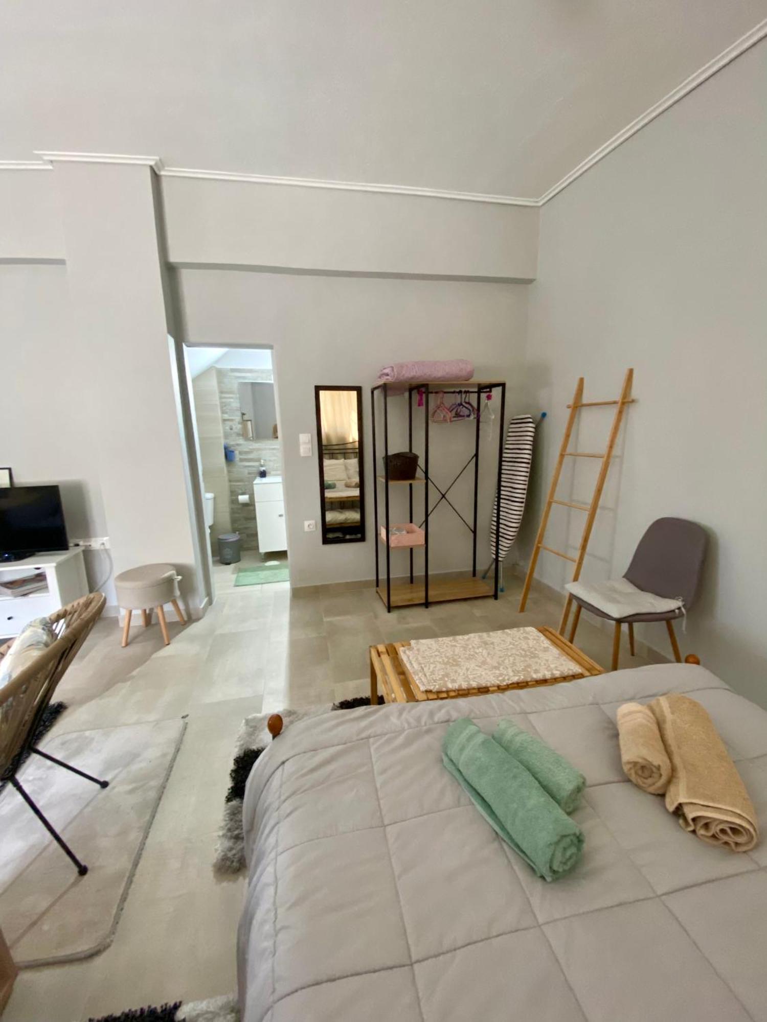 Xrysa'S Central City Apartment Missolonghi ภายนอก รูปภาพ